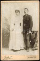 cca 1890 Katona feleségével, keményhátú fotó Fritz komáromi műterméből, 16,5×10,5 cm