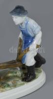Szántó legény. Kézzel festett, jelzett, hibátlan 26x15 cm