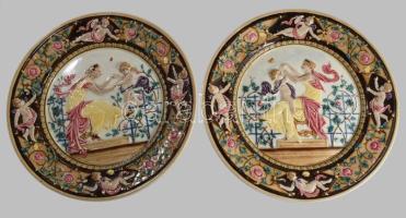 Puttókkal incselkedő múzsa. Fajansz dísztányérpár. cca 1880, Németország vagy Znojmo. Kézzel festett, jelzett, minimális mázhibával d: 36 cm