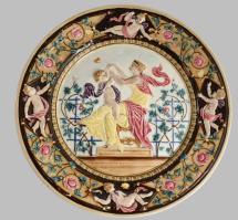 Puttókkal incselkedő múzsa. Fajansz dísztányérpár. cca 1880, Németország vagy Znojmo. Kézzel festett...