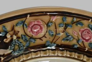 Puttókkal incselkedő múzsa. Fajansz dísztányérpár. cca 1880, Németország vagy Znojmo. Kézzel festett...