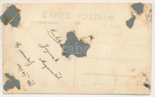 1933 Székelyudvarhely, Odorheiu Secuiesc; család a fal mellett / family in front of a stone wall. ph...