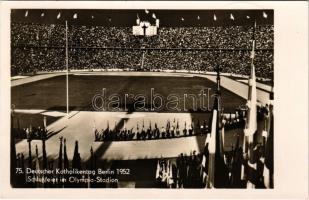 1952 75. Deutscher Katholikentag in Berlin. Schlussfeier im Olympia Stadion / Catholic Day, closing ceremony at the Olympic Stadium. So. Stpl.