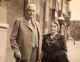 17 db részben nagy méretű fotó, kabinetfotók, stb egy polgári család fotó hagyatéka