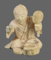 Antik japán csont okimono, cca 19. sz, m: 4 cm