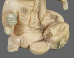 Antik japán csont okimono, cca 19. sz, m: 4 cm