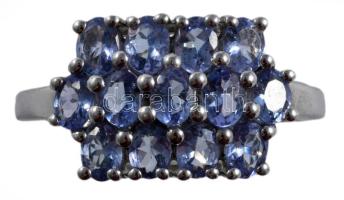 Ezüst (Ag) gyűrű, lila kövekkel, m:59, bruttó 4g