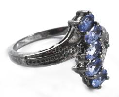 Ezüst (Ag) gyűrű, lila kövekkel, m:60, bruttó 3,8g