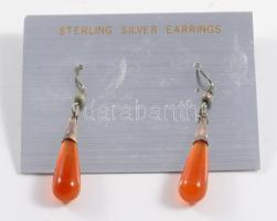 Ezüst (Ag) fülbevaló pár, karneol cseppel, bontatlan.