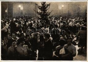 Pozsony, Pressburg, Bratislava; Deutsches Winterfest in Pressburg. Spende für die VDA-Schulsammlung 1940 / Német téli bál Pozsonyban / German Winter Ball in Bratislava. NSDAP German Nazi Party propaganda (fa)