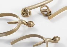 8 darab fém sarkantyú