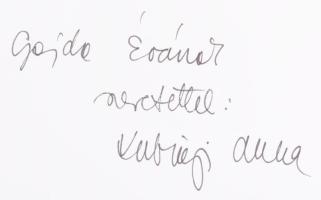 Kubinyi Anna: Üzenő textilek. Messages in textile.
A szerző, Kubinyi Anna (1949-2015) Kossuth-díjas...