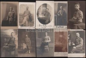 cca 1914-1918 Vegyes katonai fotó tétel, főként fotólapok + 1 db keményhátú fotó, 9×14 és 16,5×10,5 cm