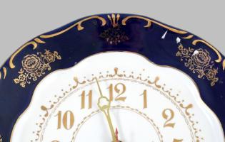 Zsolnay Pompadour mintás óra. Kézzel festett, jelzett, hibátlan, működik. d: 25 m