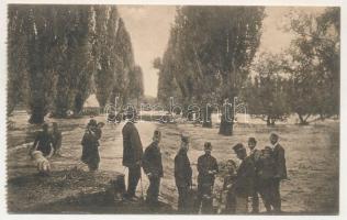 1915 Orsova, A Cserna folyó által áttört országút, árvíz. Grieser Mátyás kiadása / Durch die Cserna zerstörte Landstrasse / road breached by Cerna river, flood
