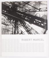 Robert Marcel. Szerk.: Makláry Kálmán. Bp., 2007., Erdész &amp; Makláry Fine Arts Gallery, 51+1 p. Robert Marcell fotóművész kiállítási katalógusa, a művész fekete-fehér fotóival gazdagon illusztrált. Kiadói papírkötés.