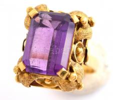 Arany(Au) 18 K gyűrű, lila kővel, jelzett, méret: 51, bruttó: 10,1 g