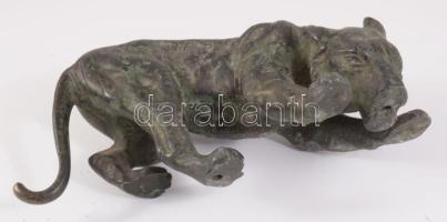Tigris bronz figura. alján csavar fogadóval 19 cm