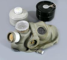 Magyar Néphadsereg gázálarc, két tartalék szűrővel. jó állapotban