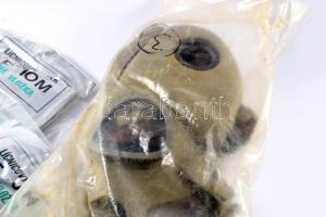 Csehszlovák néphadsereg bontatlan gázálarc, két bontatlan szűrőbetéttel