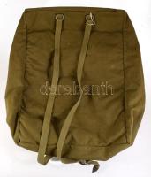 Csehszlovák hadsereg katonai hátizsák, nagy méretű, sok zsebbel. 70 cm