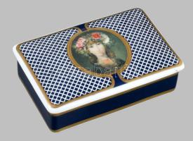 Hollóházi Szász Endre által tervezett mintával díszített bonbonier, jelzett, hibátlan, 9,5x14 cm