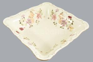 Zsolnay pillangó mintás hat személyes étkészlet plusz sótartó, (két lapos tányér hiánnyal) kézzel fe...