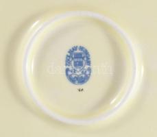 Zsolnay pillangó mintás hat személyes étkészlet plusz sótartó, (két lapos tányér hiánnyal) kézzel fe...