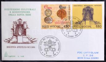 Vatikán FDC-k, borítékok, bélyegfüzetek, hozzá kevés olasz és San Marino füzet A4 és levélberakóban
