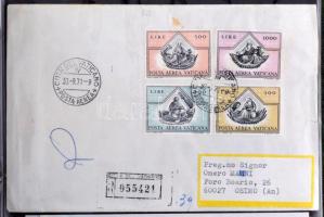 Vatikán FDC-k, borítékok, bélyegfüzetek, hozzá kevés olasz és San Marino füzet A4 és levélberakóban