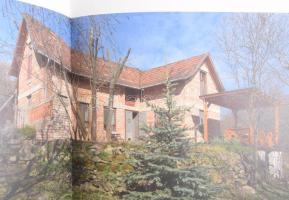 Somogyi Krisztina: Golda János. Bp., 2018, TERC, 240+4 p. Gazdag képanyaggal illusztrált. Golda János (1953-?) Ybl Miklós-díjas és Kotsis Iván-érmes építész. Kiadói kartonált papírkötés.