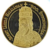 Lebó Ferenc (1960-) 1995. "Szent László halálának 900. évfordulója / Felix Ave Varadinum - Nagyvárad 1995" aranyozott emlékérem (42,5mm) kapszulában T:PP fo.