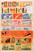 cca 880 darabos vegyes litván levélzáró összeállítás berakóban.