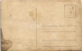 Kosárfonó (?) asszonyok és gyerekek / basket weaver women with children. photo (EM)