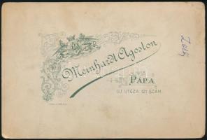 cca 1900-1910 Elegáns, kalapot viselő kisfiú portréja, kabinetfotó Meinhardt Ágoston pápai műtermébő...