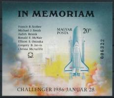 1986 In Memoriam Challenger vágott blokk (4.500)