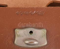 cca 1930 Zeiss Ikon Baby-Box fényképezőgép, jelzett, bőr tokkal