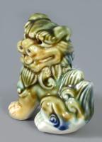 Porcelán fo kutya szobor, m: 8 cm