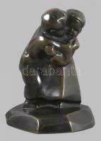 Gnädig Sándor (1887?-?): Testvéri szeretet, bronz, jelzett, kis kopásokkal, m: 12 cm