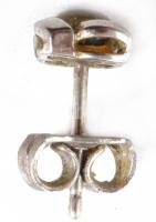 Ezüst (Ag) fülbevaló pár, kővel, bruttó 1,3g