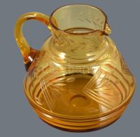 Borostyán színű üveg kancsó, Metszett, formába fújt, hibátlan m: 19 cm
