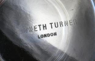 Kenneth Turner London, kristály mécsestartó jelzett d: 10 cm + egy másik