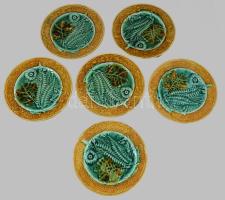 6 db levél mintás fajansz tányér. Kézzel festett, jelzés nélkül, kisebb mázhibákkal d: 21 cm