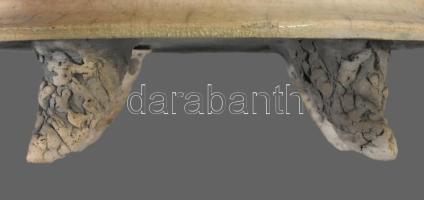 Iparművész fedeles edény szarvszerű díszítéssel és lábakkal, jelzés nélkül, m: 23 cm