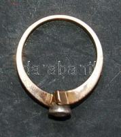 Brill berakásos 14K arany (Au) gyűrű, bruttó 4,2g / Golden (14K) ring with brill inlay