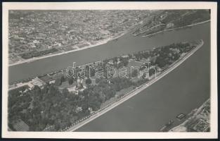 cca 1930-1940 Budapest, Margitsziget, Óbuda, légi felvétel, 11,5×17,5 cm
