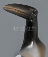 Hollóházi szarka. Terv: Schrammel Imre. Jelzett, kis kopással, 19x19 cm