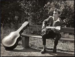 Kovács Ernő (?-): "Idegenben", hátoldalon feliratozott fotó, 18×24 cm