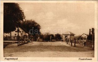 Nagymányok, Nagy-Mányok; vasútállomás. Cziráky Ferenc kiadása (ázott / wet damage)