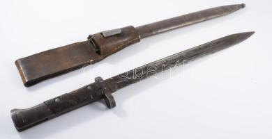 Csehszlovák CSZ bajonett, komplett, hüvellyel és bőr papuccsal, viseltes állapotban, h: 43 cm // Czechoslovak CSZ bayonet, complete, with scabbard and leather frog, worn condition, length: 43 cm